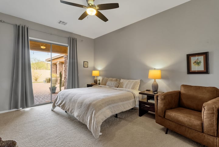 Segundo dormitorio con cama tamaño king totalmente ajustable.