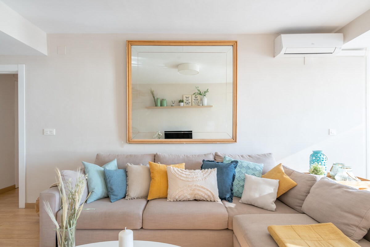 Top performing Airbnb: Sunrise next to the beach/Old Quarter in 15min in Málaga