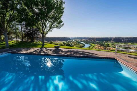 Canyon Rim Home - Heated Pool, Hot Tub, Game Room