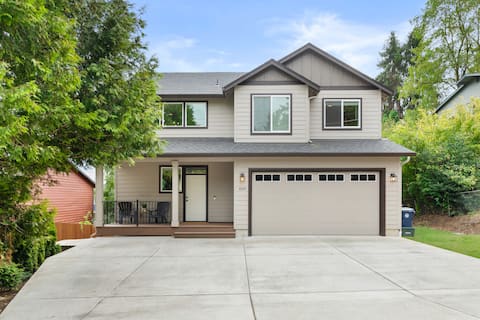 5 Bedroom Home With Guest Suite