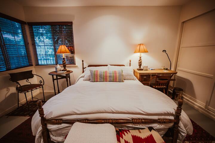 Venice Beach House walk to Abbott Kinney & Beach gallery image 5