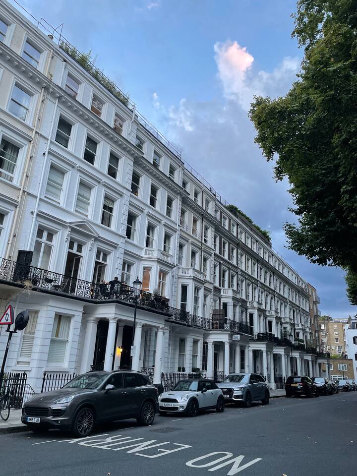 Lovely studio flat in beautiful South Kensington Apartments for Rent