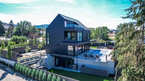 Stunning Modern Farmhouse in Perfect Location