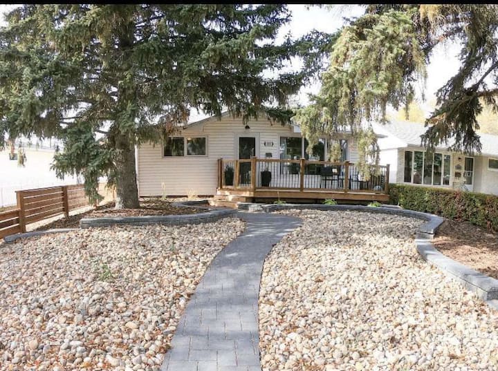 Lakeview Home Close To Downtown & Mosaic Stadium - Regina