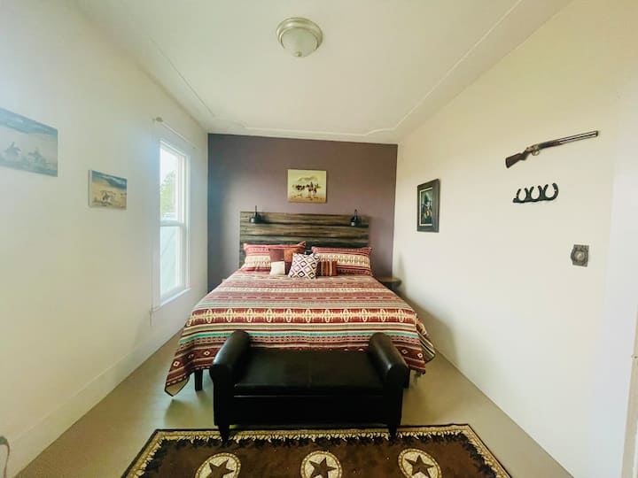 King bedroom, upstairs