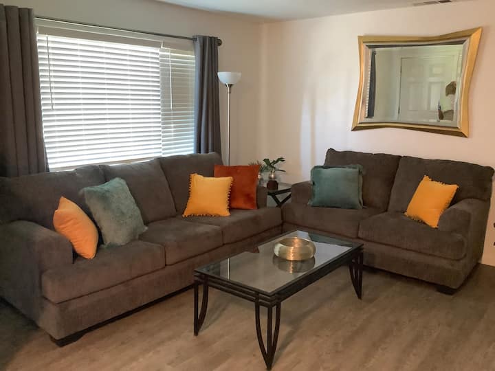 House Of Providence - 2 Kg Beds-sleeps 10 - Redding, CA