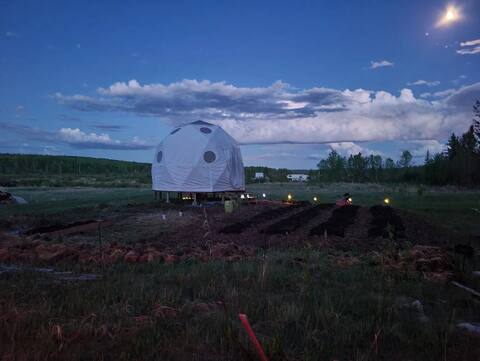 The off grid Dome home In Wit's End Garden