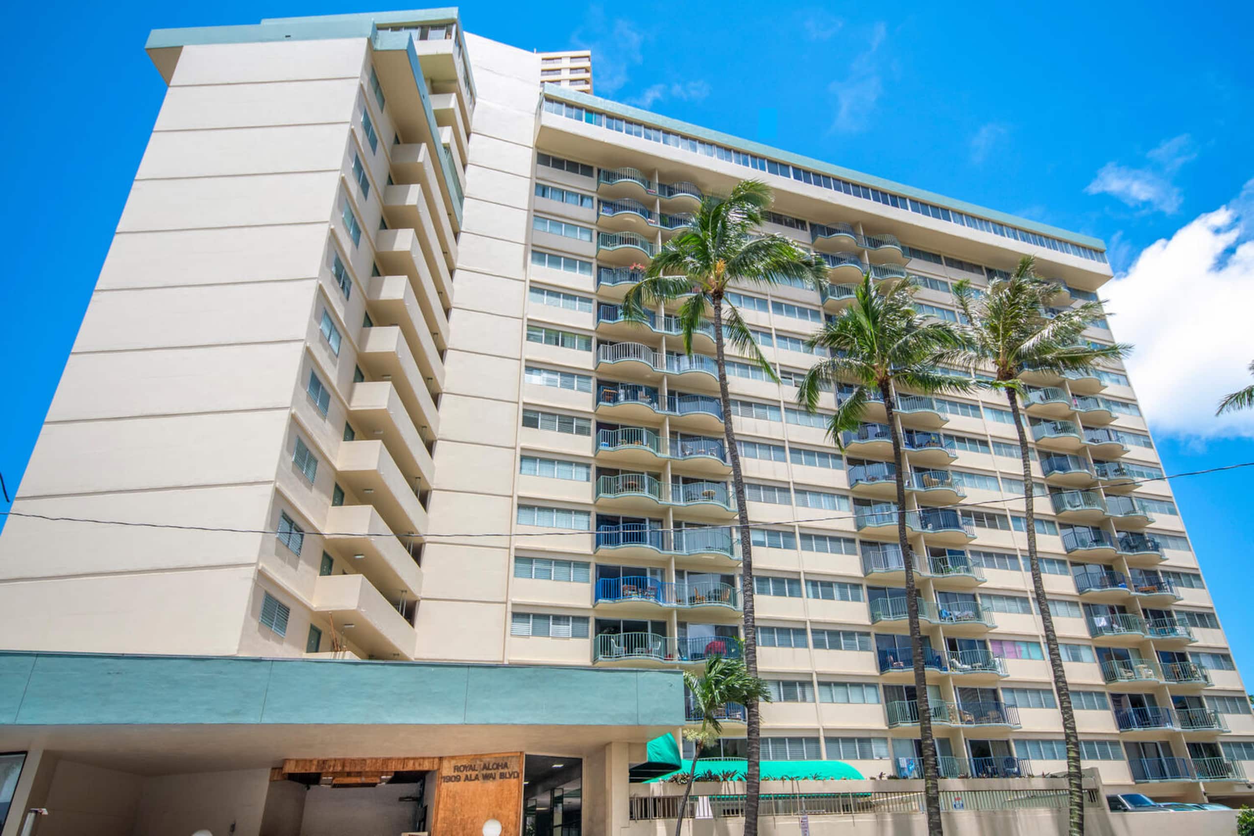 Condo in Honolulu · ★4.63 · 2 bedrooms · 4 beds · 1 bath - Image 40