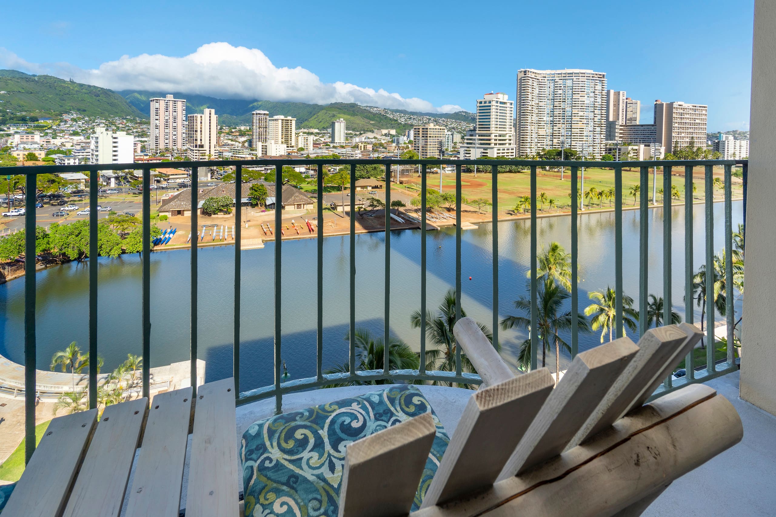 Condo in Honolulu · ★4.63 · 2 bedrooms · 4 beds · 1 bath - Image 37