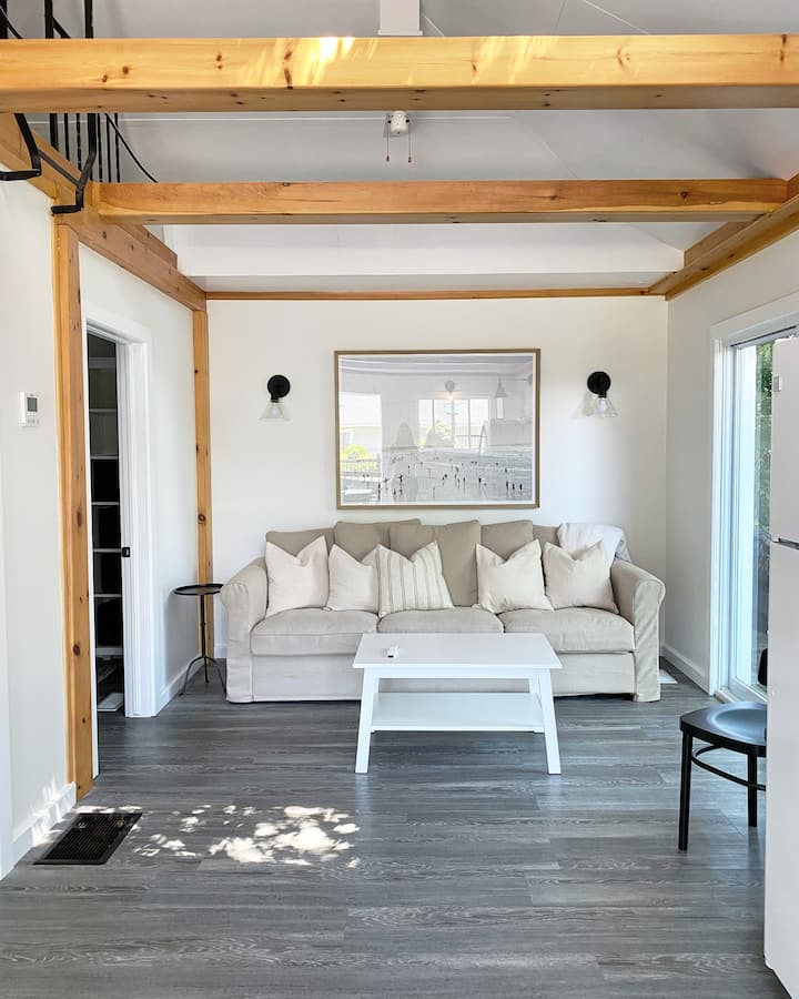 2 Private, Quiet Lakefront Cottages - Prince Edward