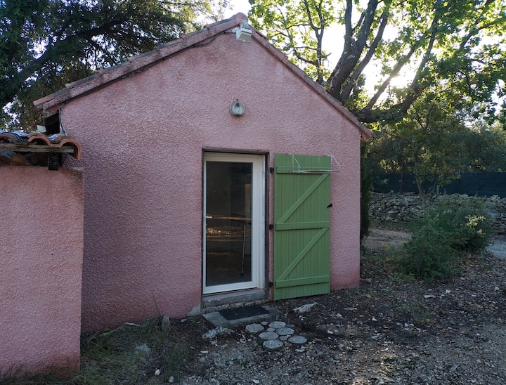 Anexo 12 m² posibilidad de habitación adicional o un espacio de trabajo o almacenamiento.