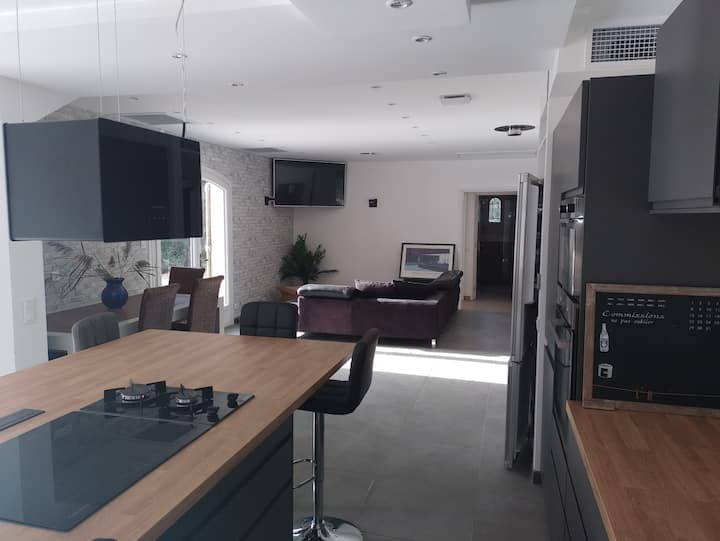 vista desde la sala de estar desde la cocina