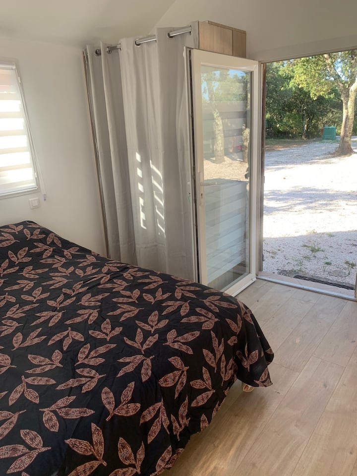 habitación anexa: entrada y pequeño vestidor