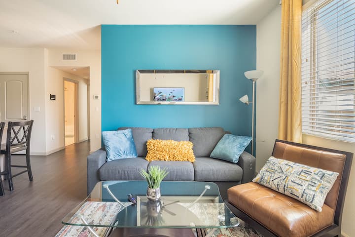 Entire Apt - King Bed Wi-fi Pool Gym 55" Smart Tvs - Camarillo, CA