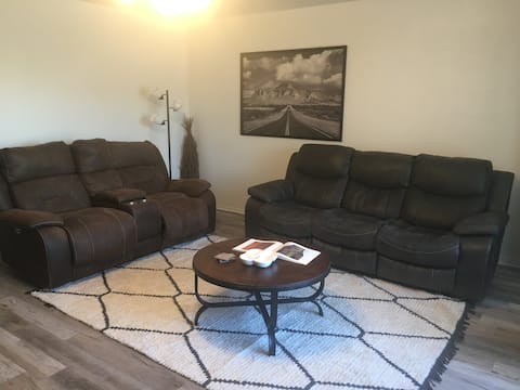 Desert stay near skydiving with a king bed