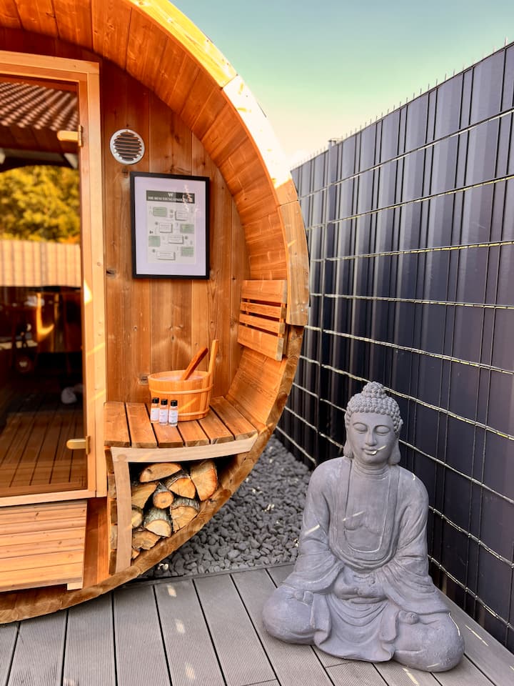 Junipro Luxury Apartment Private Spa: Sauna/HotTub