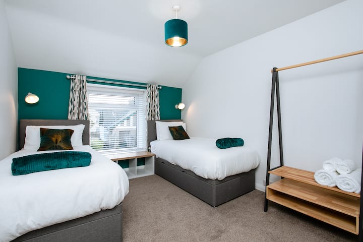 A spacious twin room with views across the village. Two single beds, & an 'adult size' futon/sofa bed, offer yet more sleeping options for your family holiday or getaway with friends. Includes a hanging rail and shelf storage plus full length mirror.
