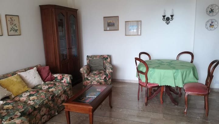 Всекидневна с трапезария