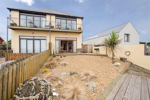 Island View a stunning seaside 2 bedroom apartment