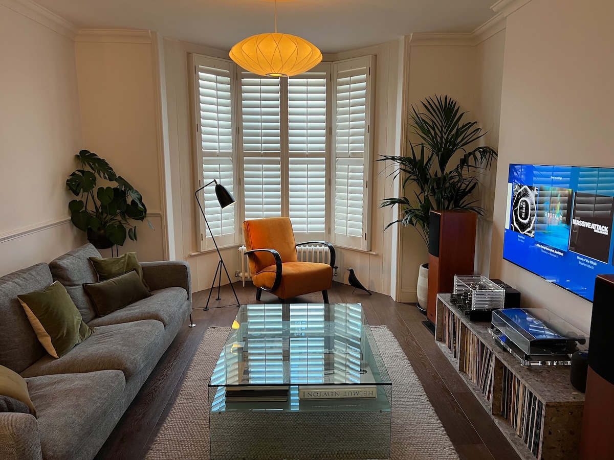 Popular Airbnb listing: Stylish Victorian Town Centre House in Lymington And Pennington