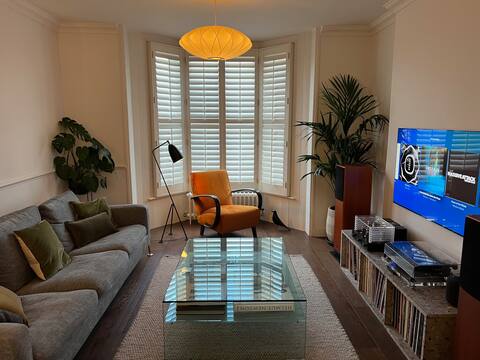Popular Airbnb listing: Stylish Victorian Town Centre House in Lymington And Pennington