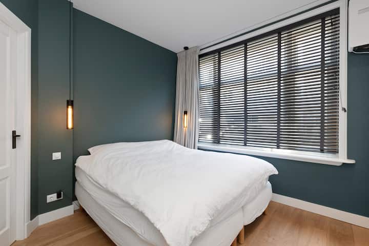 Dormitorio con aire acondicionado