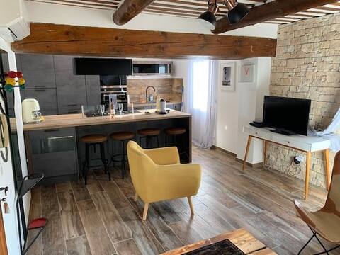 Successful Airbnb property: Isle sur la Sorgue superb apartment in L'isle Sur La Sorgue
