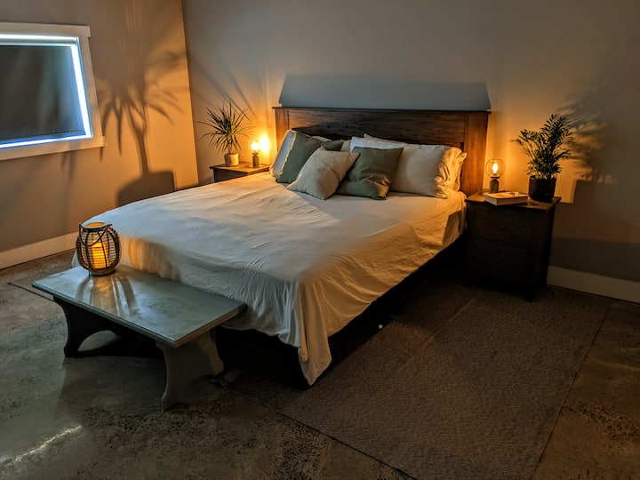 Cosy and comfortable king bed upstairs 