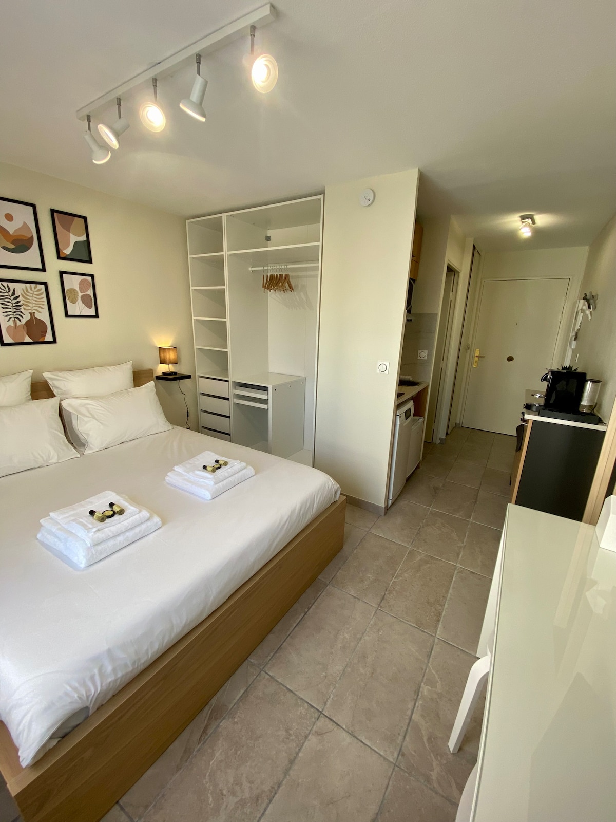 Leistungsstarkes Airbnb: Fully renovated studio 100 m from the metro in Lyon 3e Arrondissement