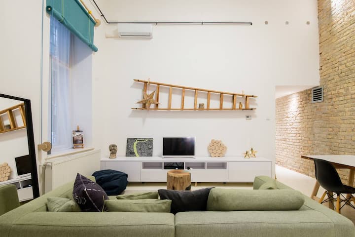 Industrial Style Apartment In Downtown Budapest - Budapest