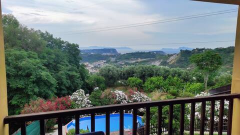 Countryside Escape - flat in scenic villa w/ pool