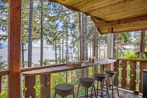 The Beach Chalet, a licensed oceanfront log cabin