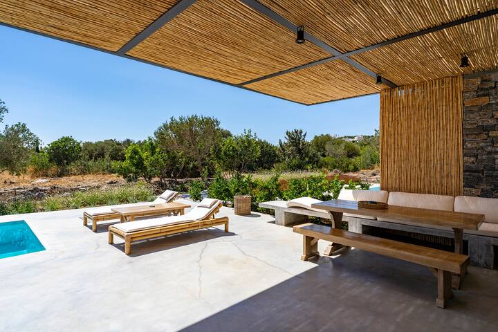 Avronia – Akra Grammeno Beachfront Villa with pool gallery image 5