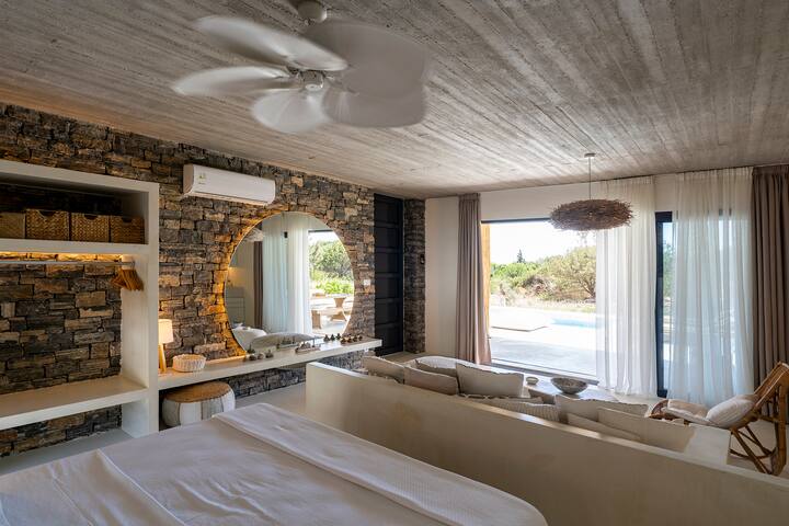 Avronia – Akra Grammeno Beachfront Villa with pool gallery image 3