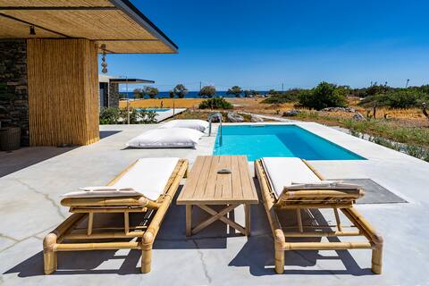 Avronia - Akra Grammeno Beachfront Villa with pool