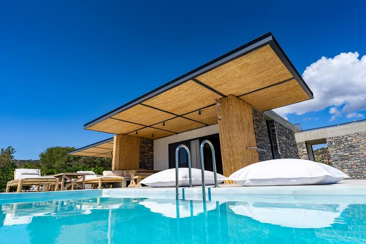 Avronia – Akra Grammeno Beachfront Villa with pool gallery image 4