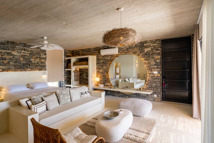 Avronia – Akra Grammeno Beachfront Villa with pool gallery image 2