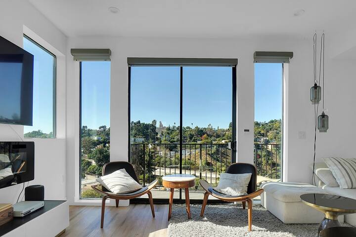 Luxury hilltop retreat, majestic views and hot tub gallery image 3