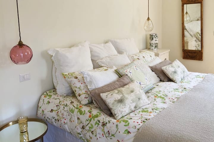 Kitanda aina ya Master bedroom King size