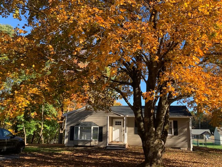 Beautiful & Cozy 2 Bedroom Charmer - Woodstock, NY