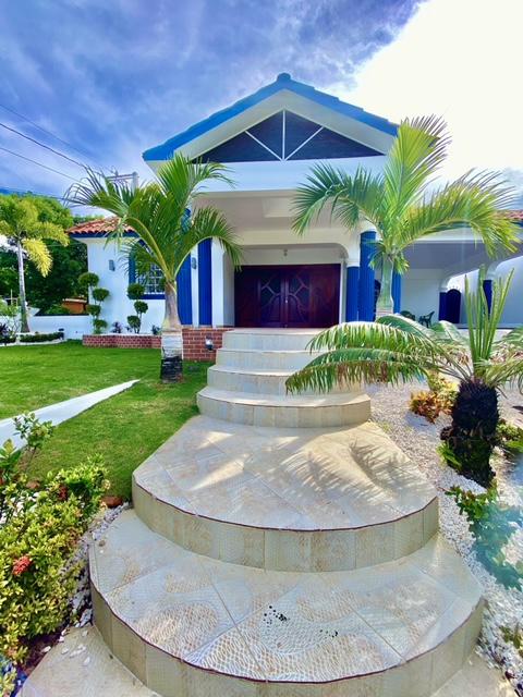 Cheerful 3 Bedroom Villa with Pool Villas for Rent in Nagua, María