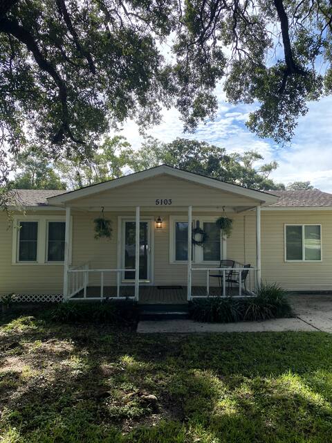 Cozy 2-Bedroom House on The Bayou