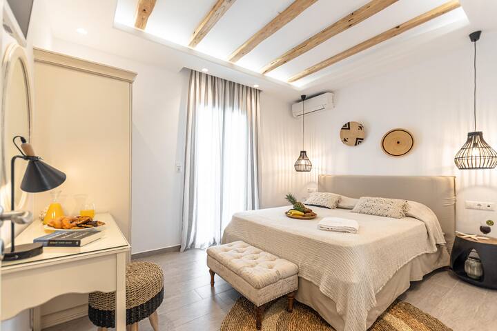 Summer House, 3 bedrooms, private pool gallery image 5