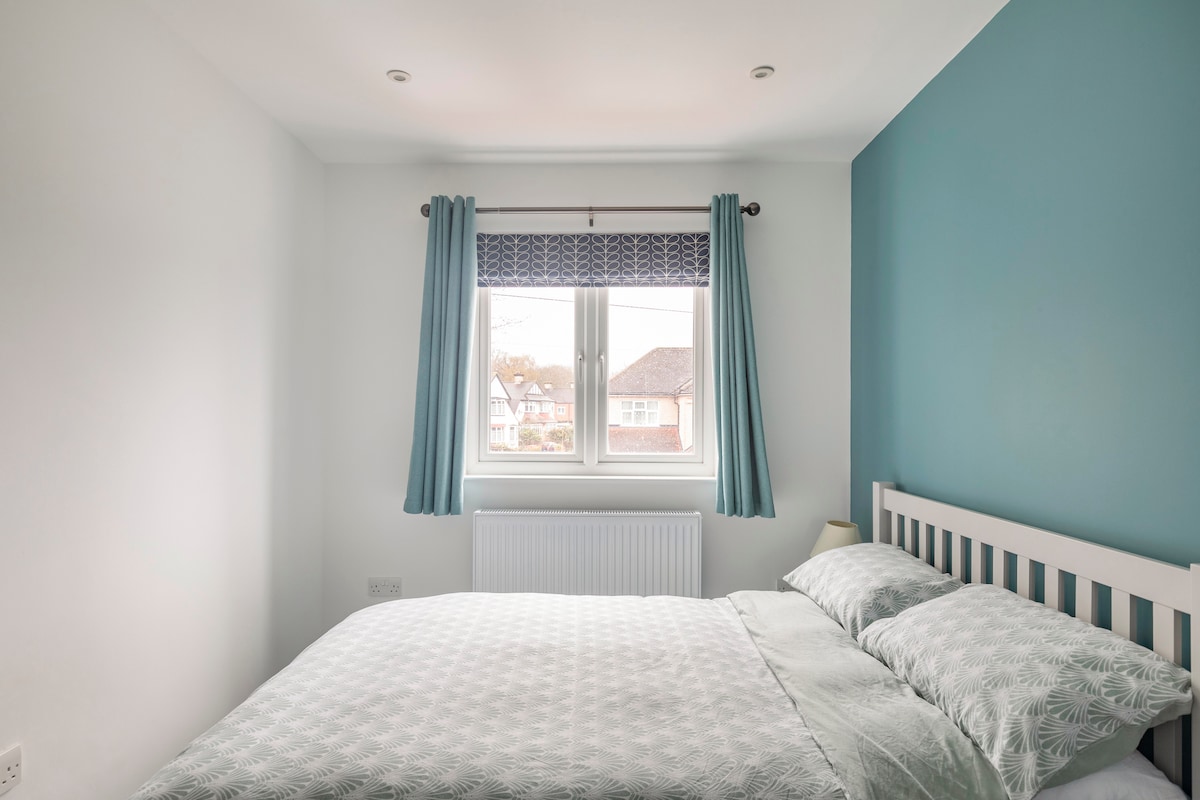 Private room with ensuite only 40 mins from London