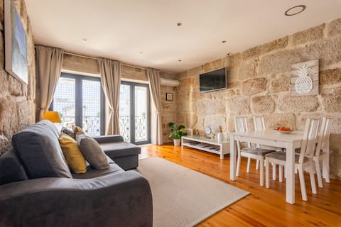 Popular Airbnb listing: Feeling Oporto 932 in União Das Freguesias De Cedofeita, Santo Ildefonso, Sé, Miragaia, São Nicolau E Vitória