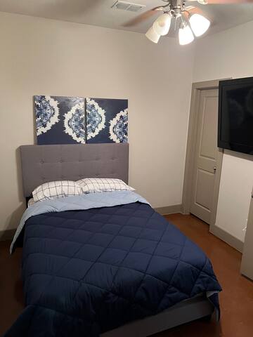 rooftop view of downtown/ kingsize bed 86in tv gallery image 2