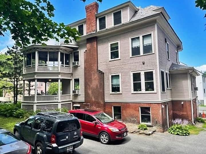 Elegant 2bedroom apartment in historic downtown Houses for Rent in