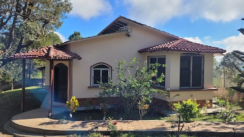 Cozy house minutes from the hot springs