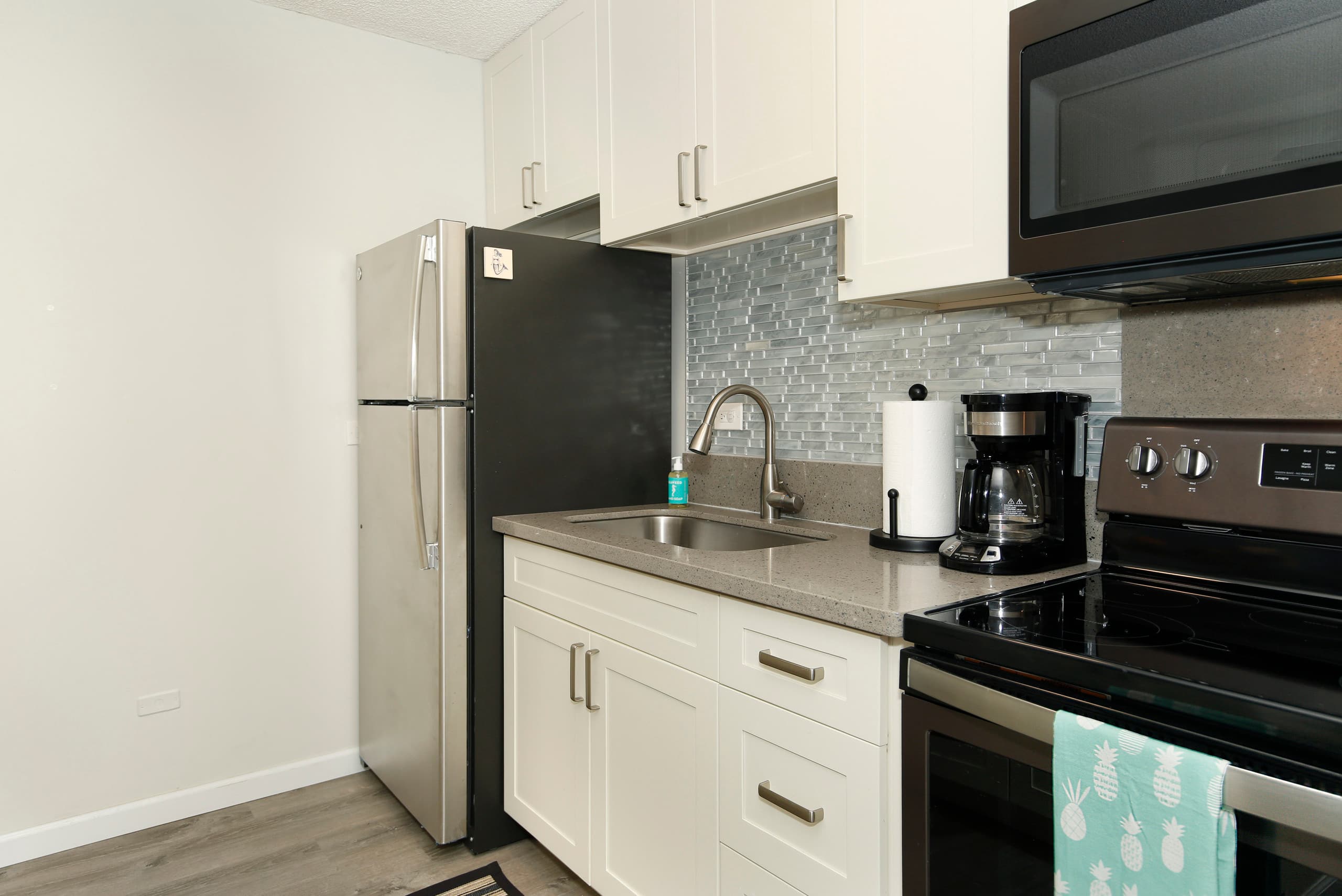 Condo in Honolulu · ★4.67 · 1 bedroom · 2 beds · 1 private bath - Image 10