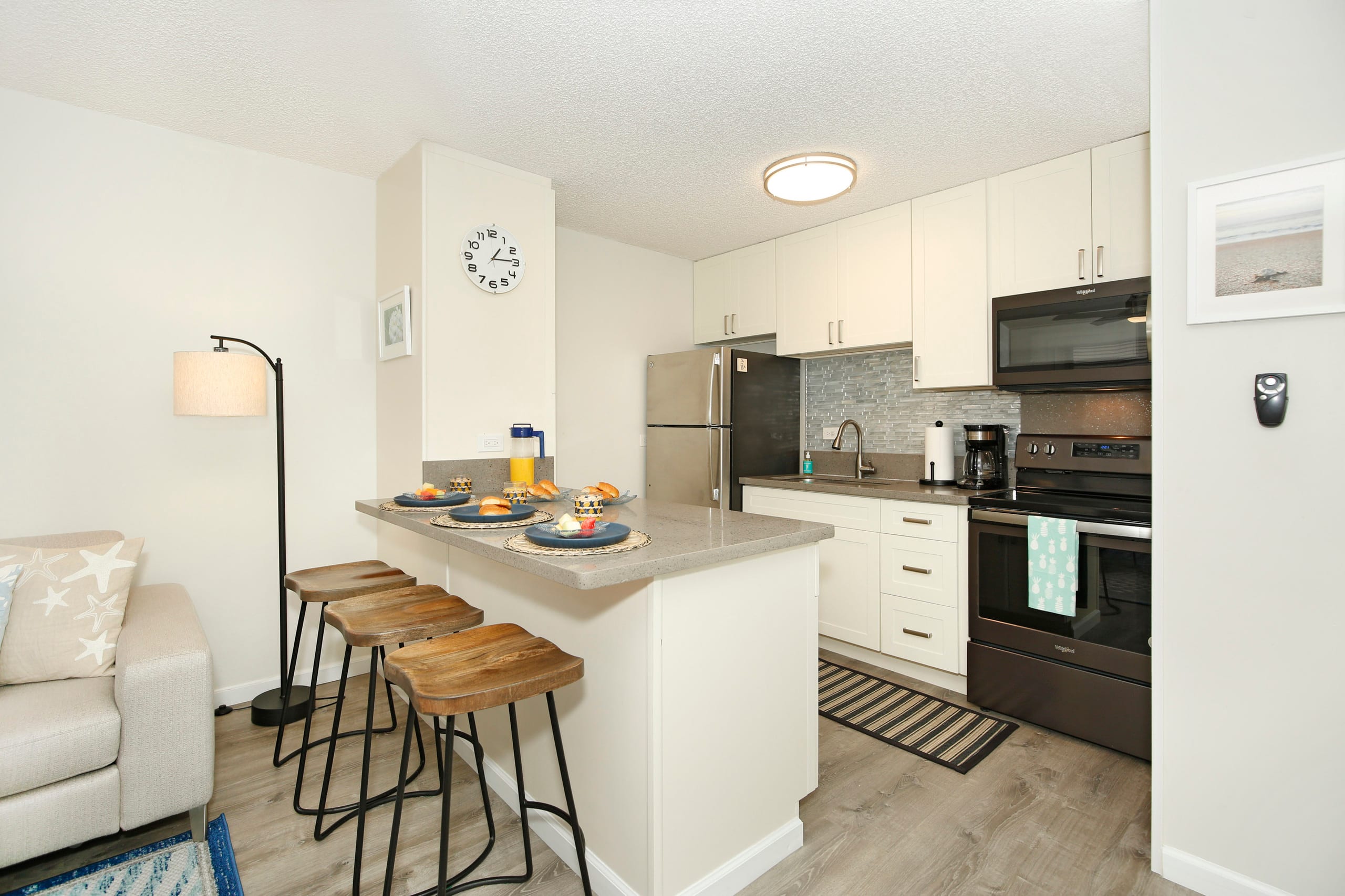 Condo in Honolulu · ★4.67 · 1 bedroom · 2 beds · 1 private bath - Image 9